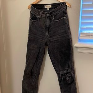 Perfect vintage straight with knee rip